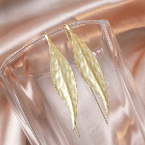 Fashion Temperamental Minority Irregular Leaf-shaped Earring Asian Gold Earrings - Image 4