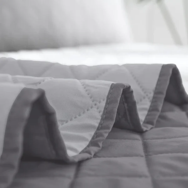 Exclusivo Full Queen Quilt Bedding Set with 4 Pillow Shams, 1 Lightweight Quilt Queen & King Size and 1 Soft Bedspread - Image 5